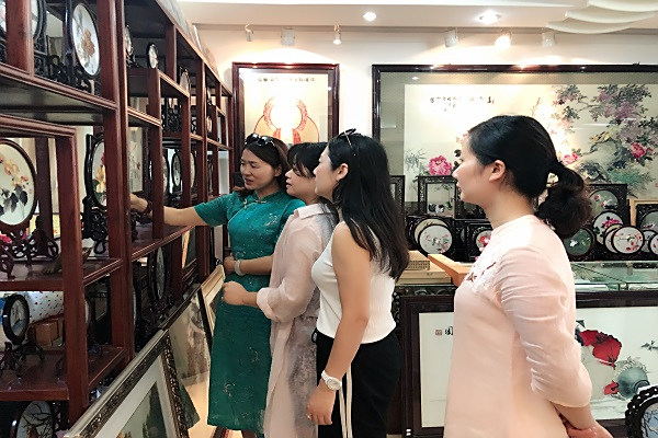 心系受灾会员 再次登门慰问4