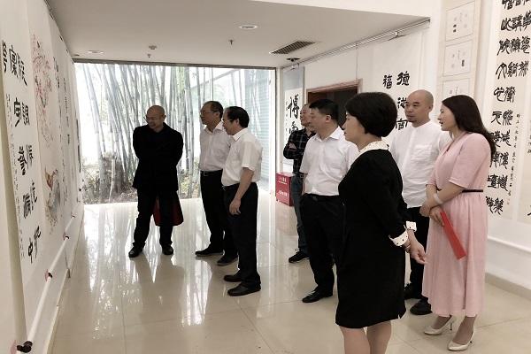 砥砺奋进六十年 携手挺进新时代——民进长