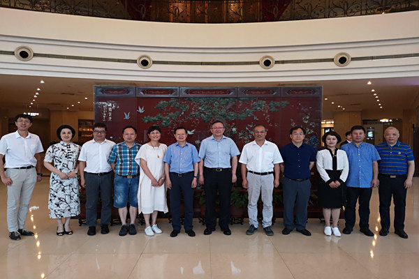 会省委主委班子参加暑期谈心活动并与浙江民