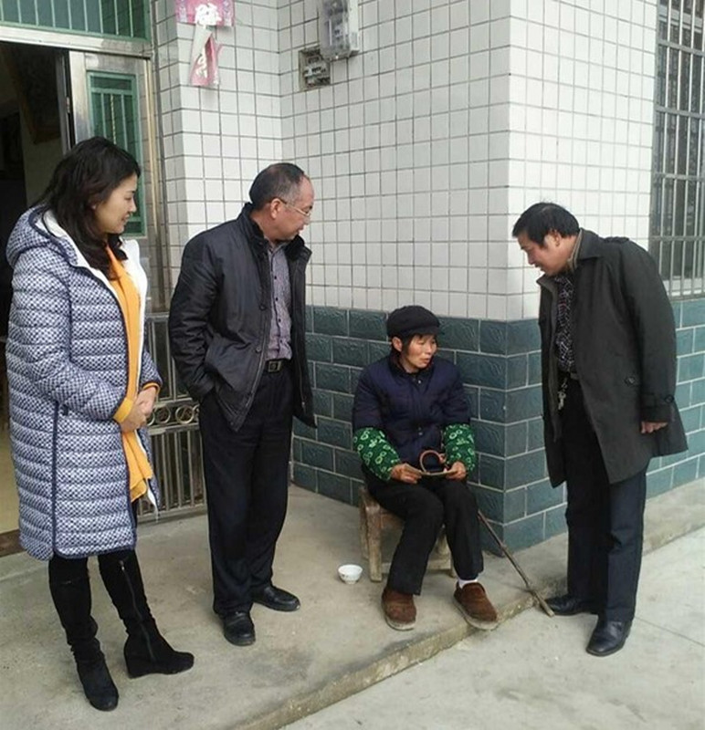 民进省市领导走访慰问山园村困难群众