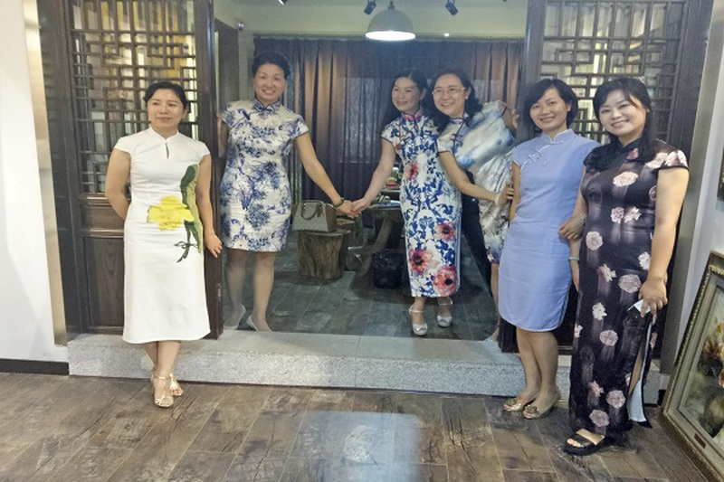 让美丽的工艺得到更好的传承——民进长沙市委组织部分女会员体验湘绣艺术