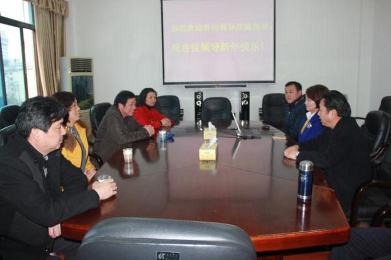 民进湖南省委专职副主委汤泽培带队走访民进长沙市委机关