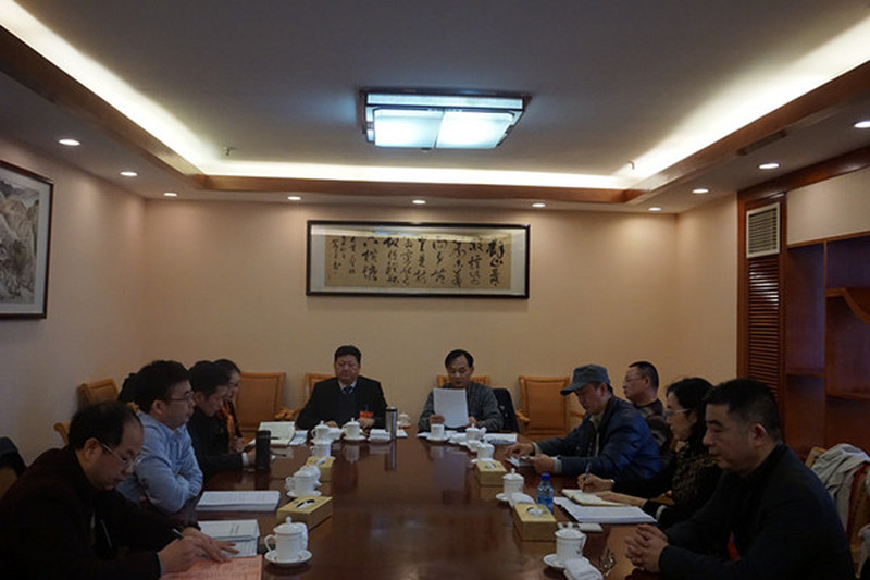市政协主席范小新参加民进界、体育界委员小组讨论