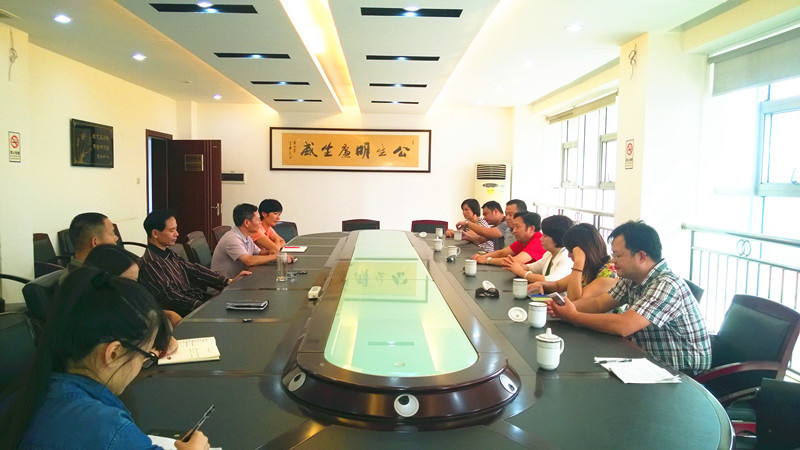 会市委看望慰问机关基层挂职锻炼干部