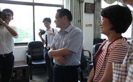 长沙市委书记易炼红走访民进长沙市委机关