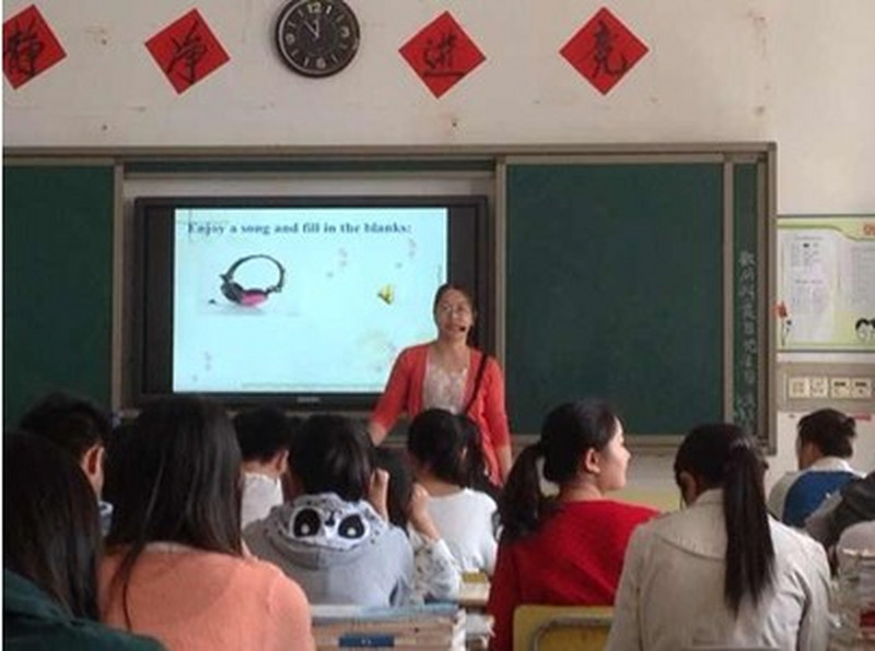 宁乡十三中支部开展送课下乡活动