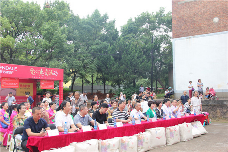 同喜同贺端正月，同心同行惠万家 ——民进举行同心惠卖暨中秋慰问活动