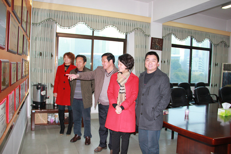 汤泽培带队走访民进长沙市委机关