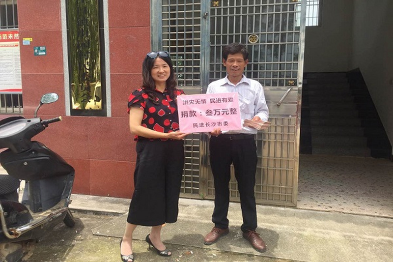 民进长沙市委领导和爱心企业家为宁乡山园村灾后重建加油鼓劲