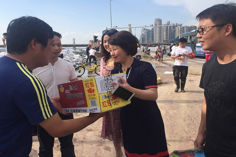民进长沙市委领导慰问抗洪抢险一线人员