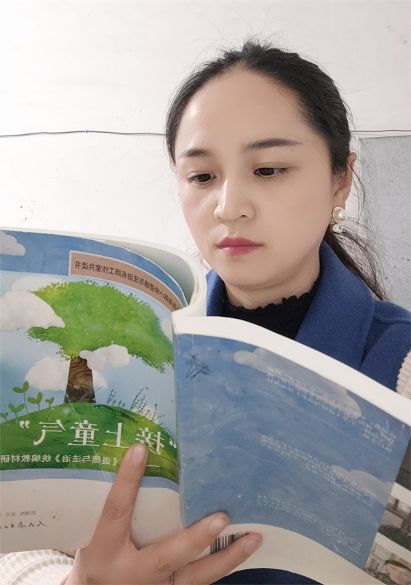 学校校长带头阅读