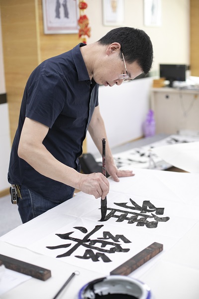 书法名家进校园 翰墨飘香育栋梁——长沙民