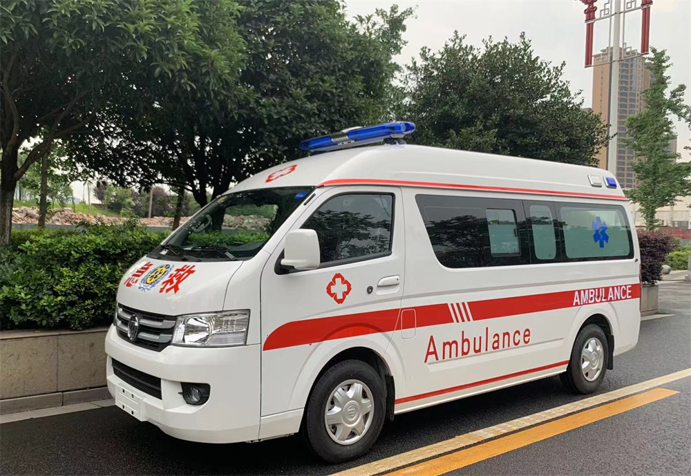 福田G7长轴高顶监护型救护车