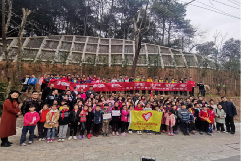 民进天心区工委携手新开铺小学开展“播种绿色，共护蓝天”植树主题活动