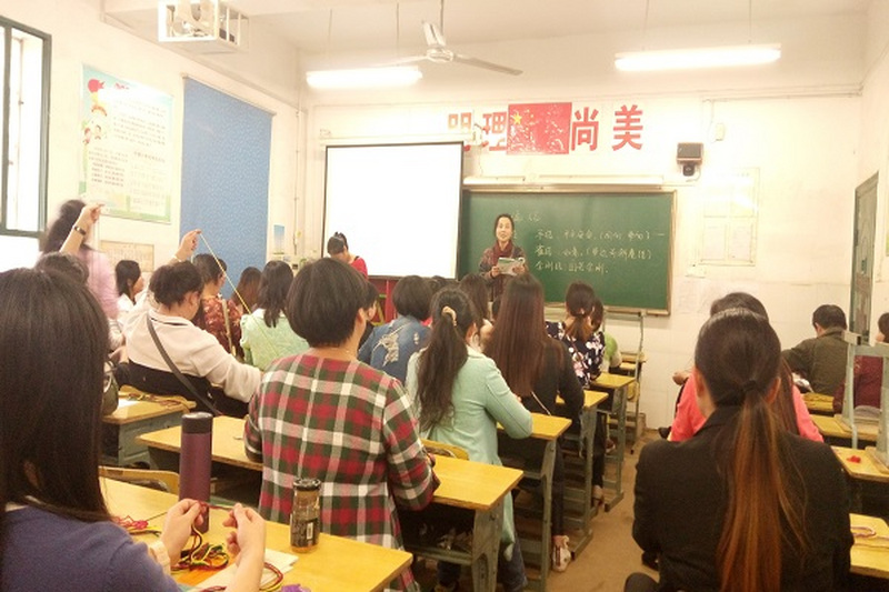 践行“两学一助”，助推薄弱学校特色课程开展——民进天心区工委携手披塘小学开展“结绳”培训活动