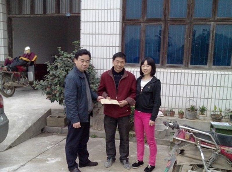 宁乡十三中支部开展捐资助学活动