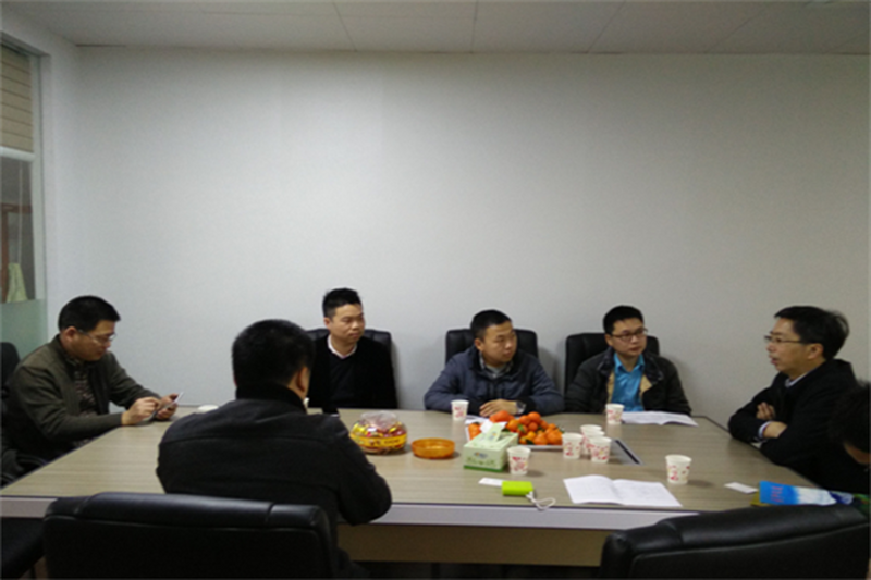 直属工委综合总支开展与新会员集体谈话活动