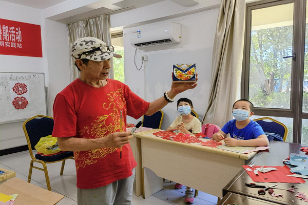 天心区白沙花园同心社区暑期季“民进美术名