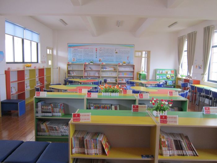2012年3月开馆的滨江小学“阅读·梦飞翔”图书馆