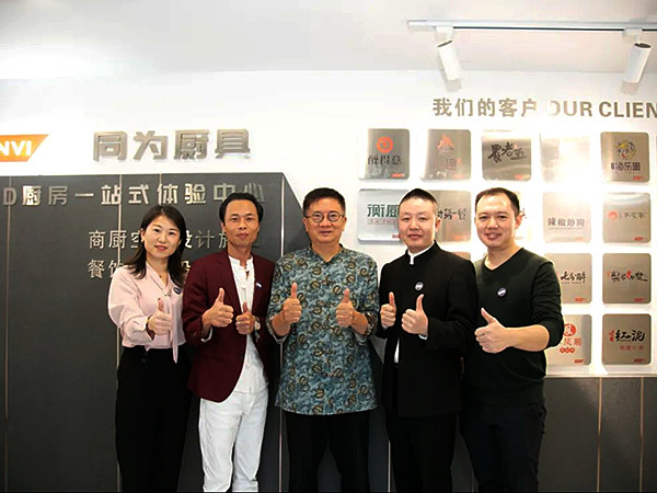 热烈欢迎邓杰大师莅临同为指导工作