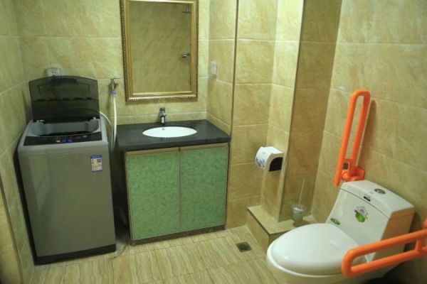 学校环境-无障碍卫浴室