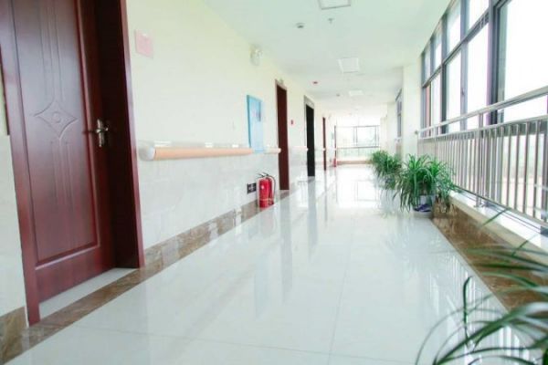 学校环境-宽敞明亮的走廊