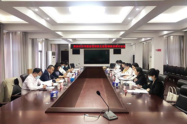 “办理入学事项”、“优化出租车行业管理与服务”专项民主监督调