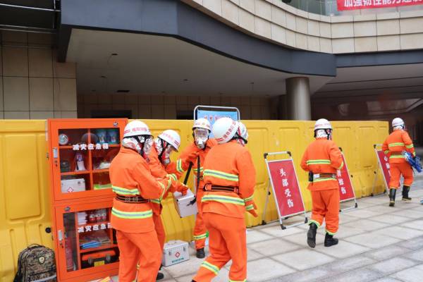 天心区人防办向全区社区、学校捐赠人防应急柜