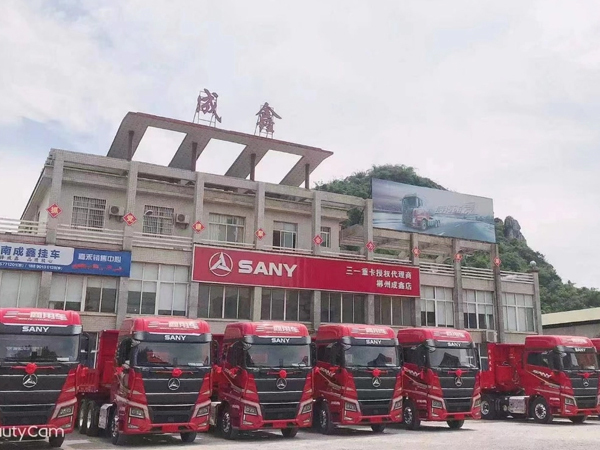 Ji'an Logistics Company purchases 50 van semi trailers for transportation