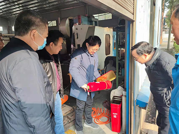 以消防安全为重点做好安全工作