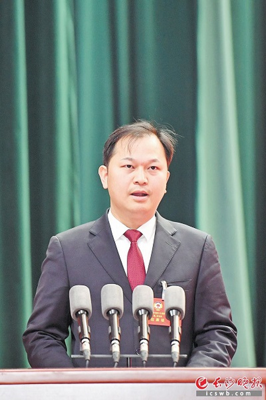 市政协十三届二次会议开幕会上，张超明委员代表民进长沙市委会作大会发言
