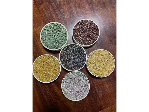 耐候聚脲透水胶粘石路面