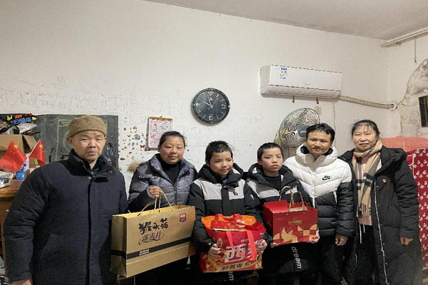 我为群众办实事 传递关怀与真情——民进天心区工委一支部会员在