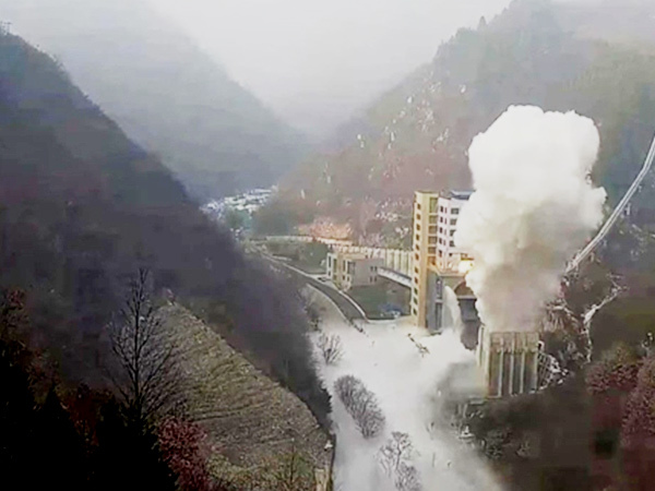 中国120吨液氧煤油发动机试车成功！