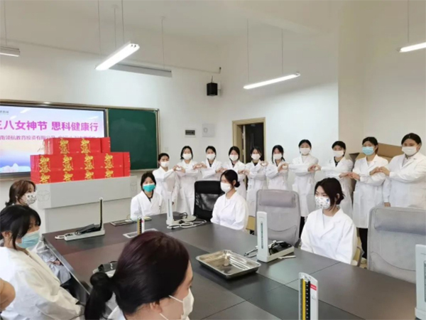 思科职业学校三八妇女节活动