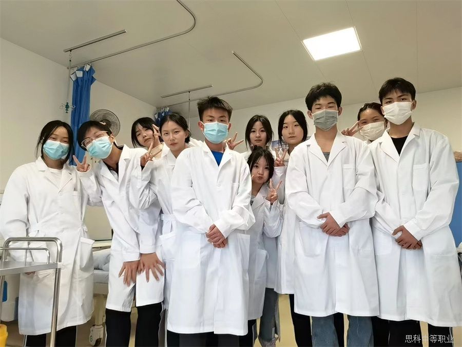 护理班学生