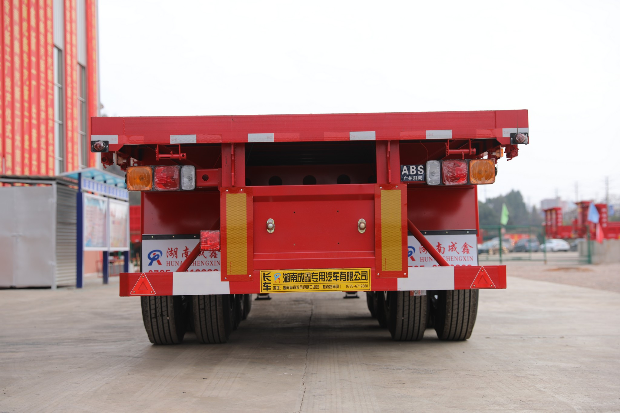 Flatbed semi-trailer