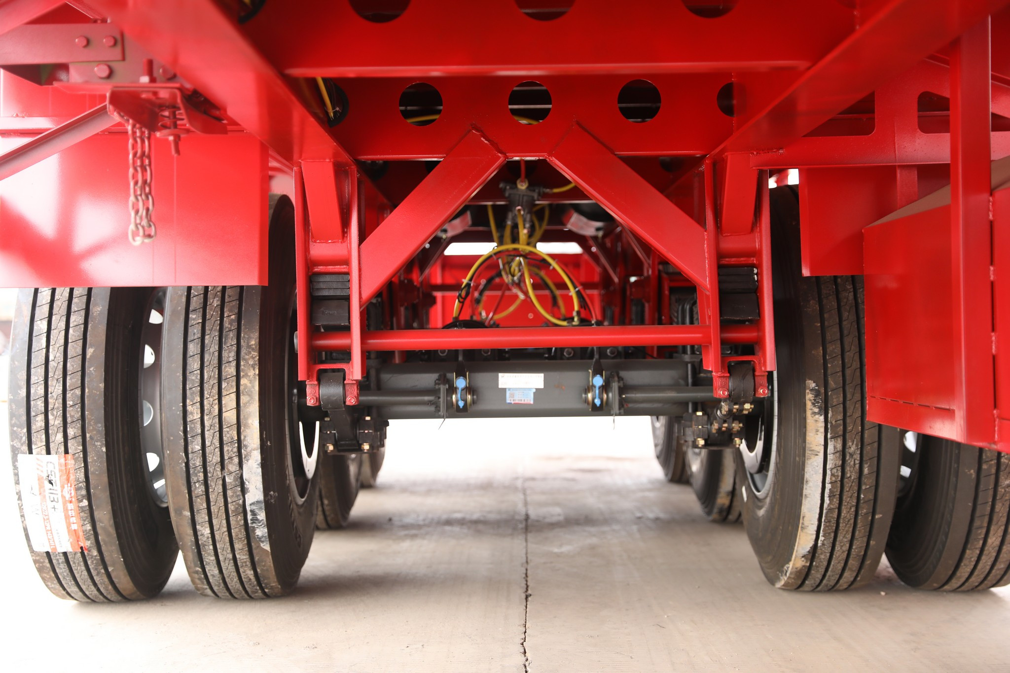Flatbed semi-trailer