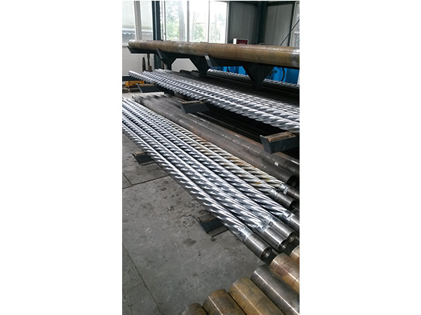 带喷涂螺杆-石油工具