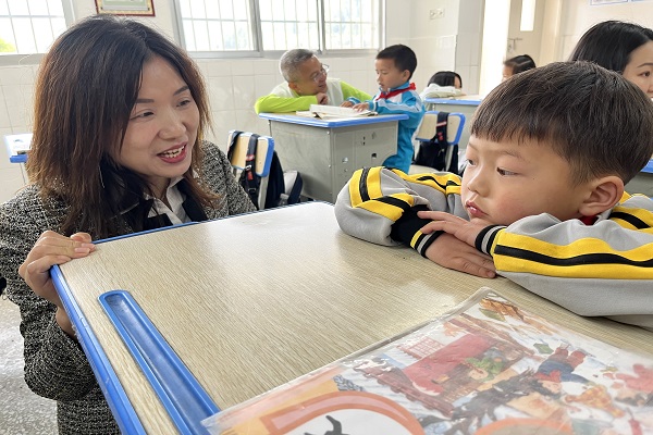 民进长沙市委会、湖南省梦飞翔阅读教育发展服务中心赴古丈县举行