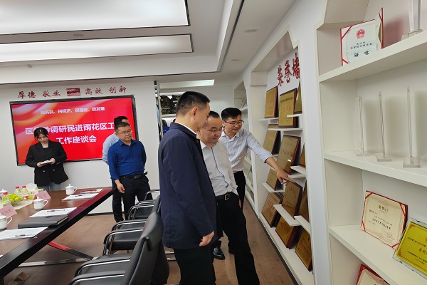 聚共识 强信心 助发展——余宏卿走访调研民进雨花区工委1