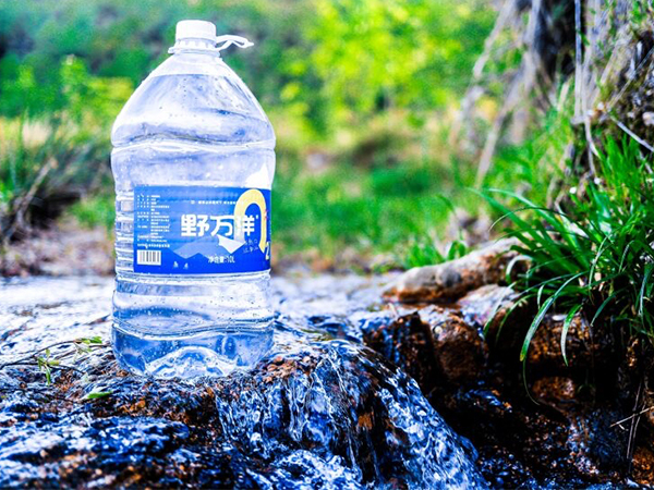 山泉水和矿泉水的区别是水源不同
