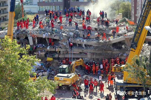 地震来袭，住在楼房的哪个位置更容易幸存？其实临危不乱更加重要!