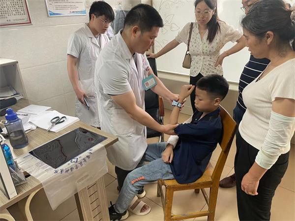 湘鄉市金藪中醫骨傷科醫院：手法復位治療橈骨骨折