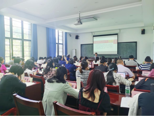 长盈动态丨肖兴利律师受邀在湖南大学“防城港市工会经审干部培训班”授课