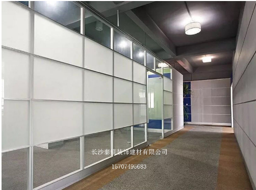 長(cháng)沙泰鎂裝飾建材有限公司,湖南玻璃隔斷,長(cháng)沙辦公玻璃隔墻,商務(wù)隔墻,酒店移動(dòng)隔斷
