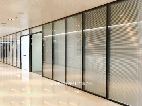 長(cháng)沙泰鎂裝飾建材有限公司,湖南玻璃隔斷,長(cháng)沙辦公玻璃隔墻,商務(wù)隔墻,酒店移動(dòng)隔斷