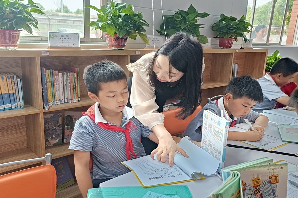 “民进梦飞翔”图书馆开馆暨“名师同心讲坛”爱心送教活动在跳马