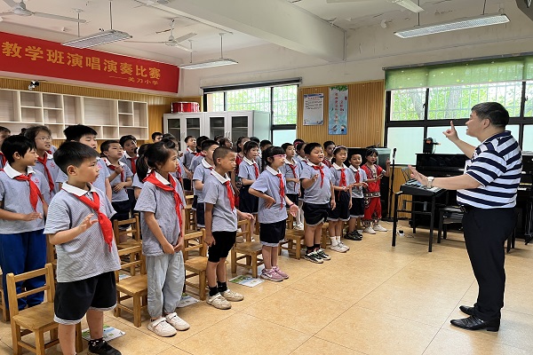 “民进梦飞翔”图书馆开馆暨“名师同心讲坛”爱心送教活动在跳马