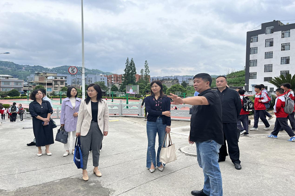 民进长沙市委会专职副主委李素娥带队赴金沙县走访调研1